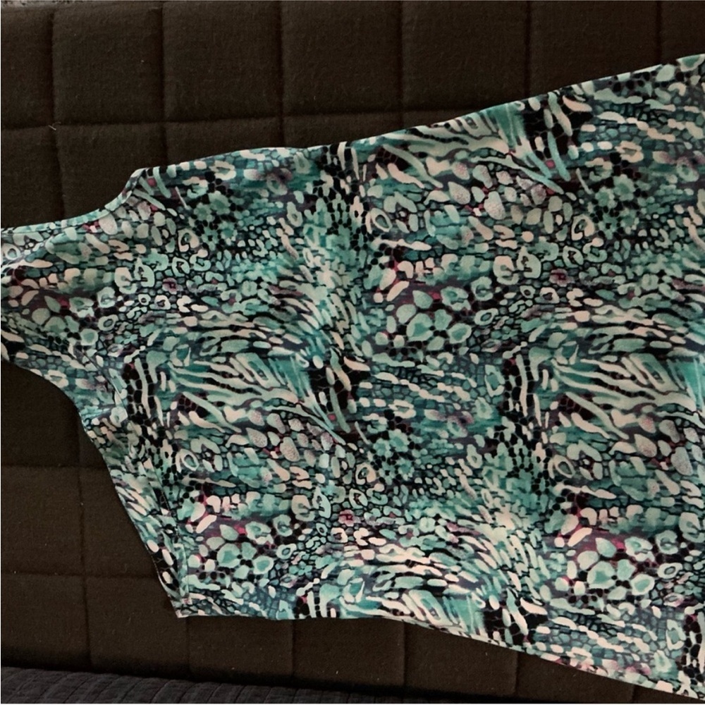 Loop 18 One-Shoulder Abstract top - Picture 2 of 3